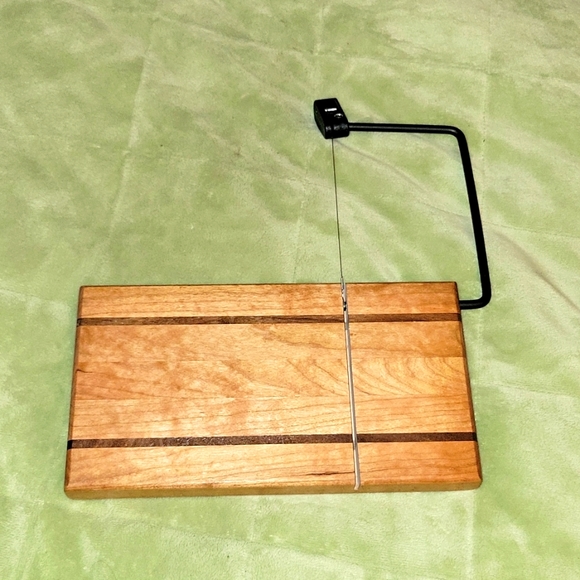 Wooden cheese cutting board - Picture 3 of 4
